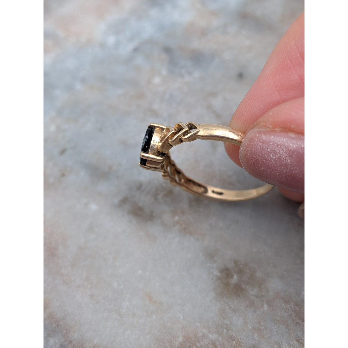 Vintage 14k Solid Gold Heart Pattern Ring Band with Heart Sapphire Size 7.25