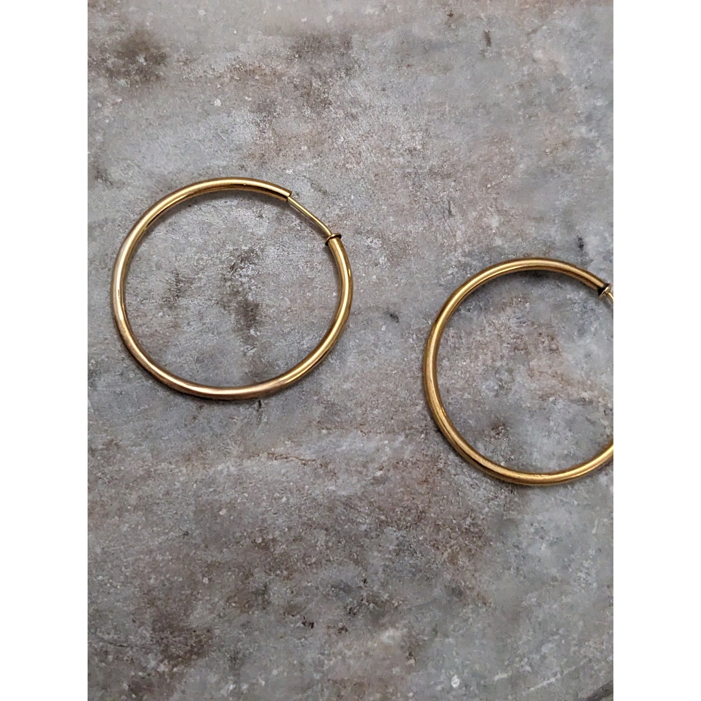 Vintage 14k Yellow Gold Thin 1.5mm Thick Hoop Earrings