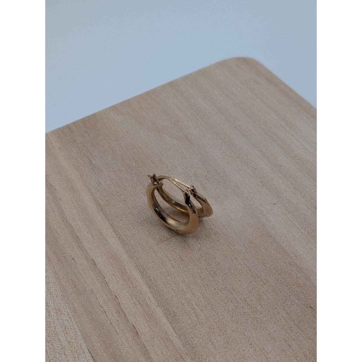 Vintage 10k Yellow Gold Lightweight Hollow Geometric Hoop Earrings