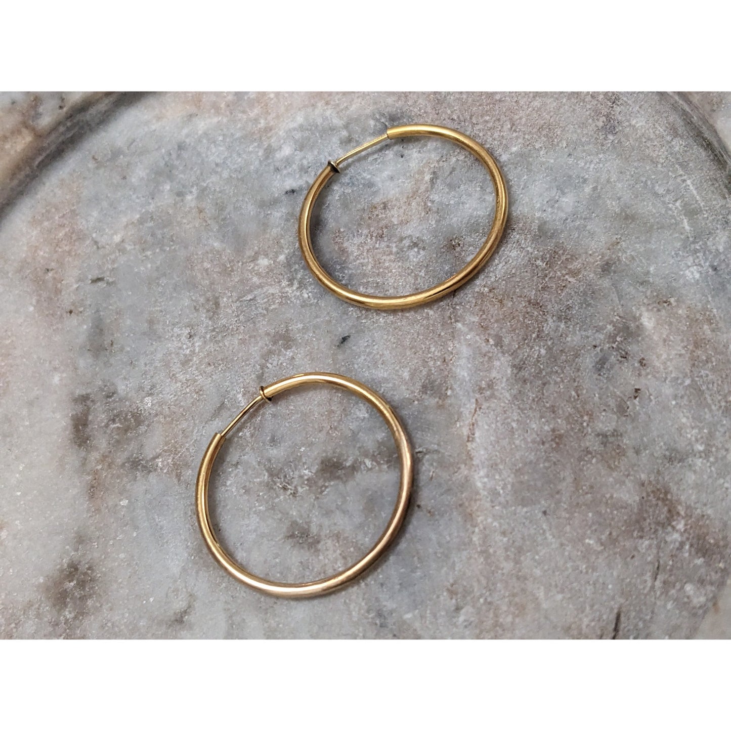 Vintage 14k Yellow Gold Thin 1.5mm Thick Hoop Earrings