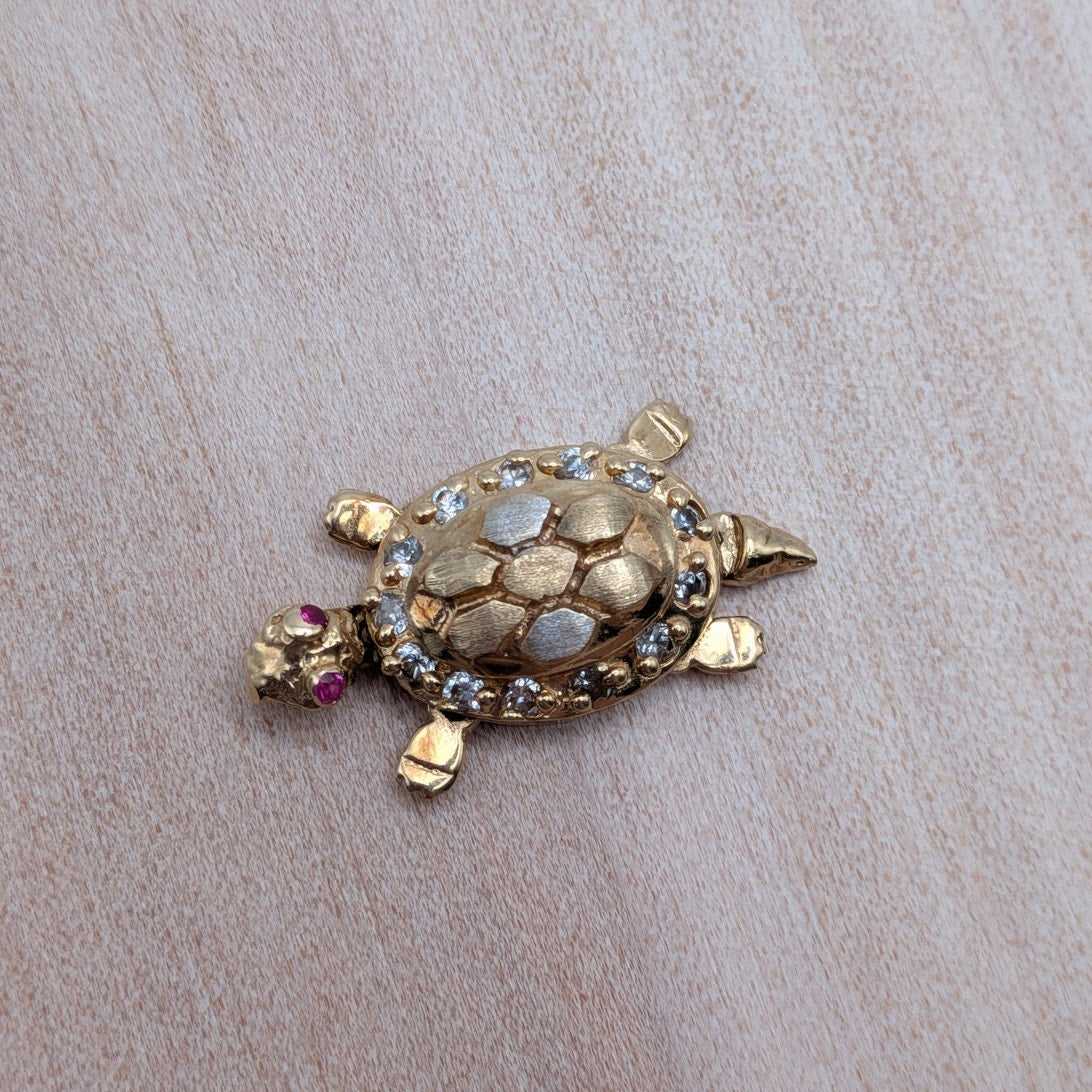 Vintage Unmarked 10k Gold Articulated Sea Turtle Pendant