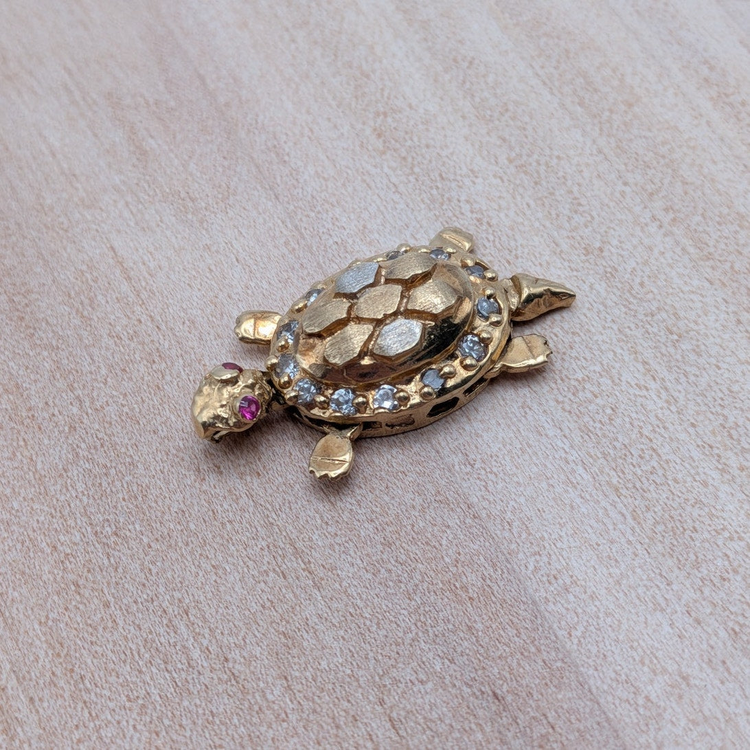 Vintage Unmarked 10k Gold Articulated Sea Turtle Pendant