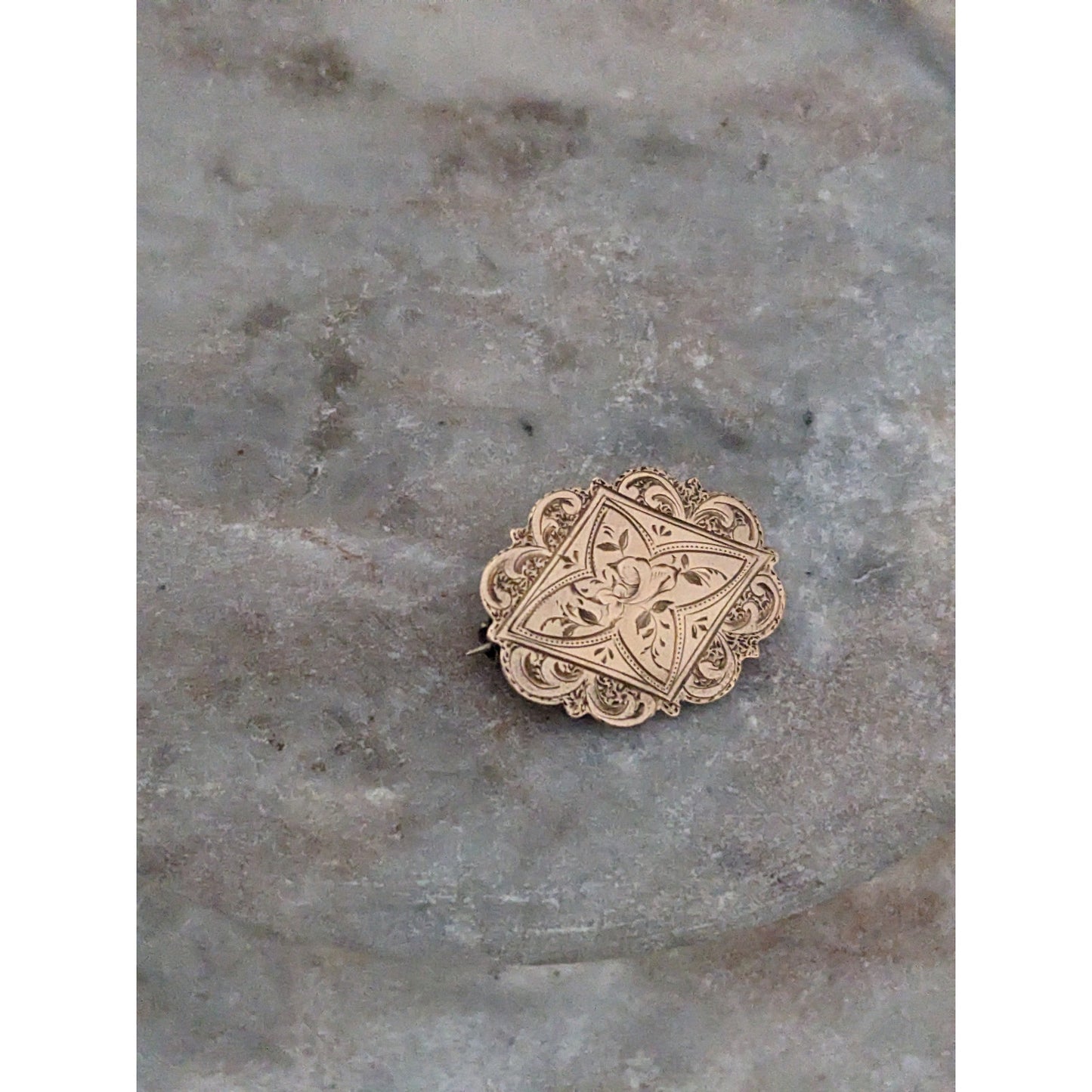 Vintage Unmarked 12k Yellow Gold Etched Engraved Convertible Pendant Brooch