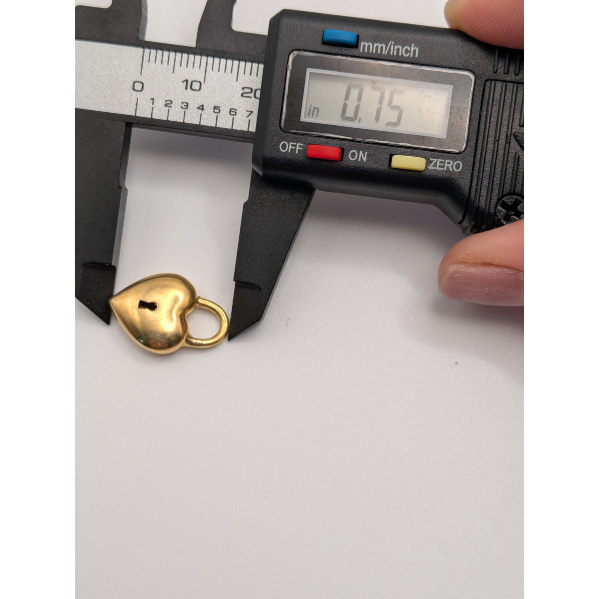 Vintage Unmarked 18k Solid Gold 3D Heart Shaped Padlock Charm