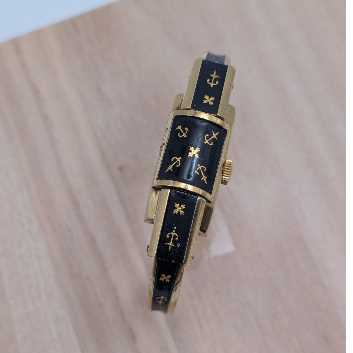 Vintage Ritma Gold Tone Peekaboo Manual Watch Black Enamel Anchor & Flowers
