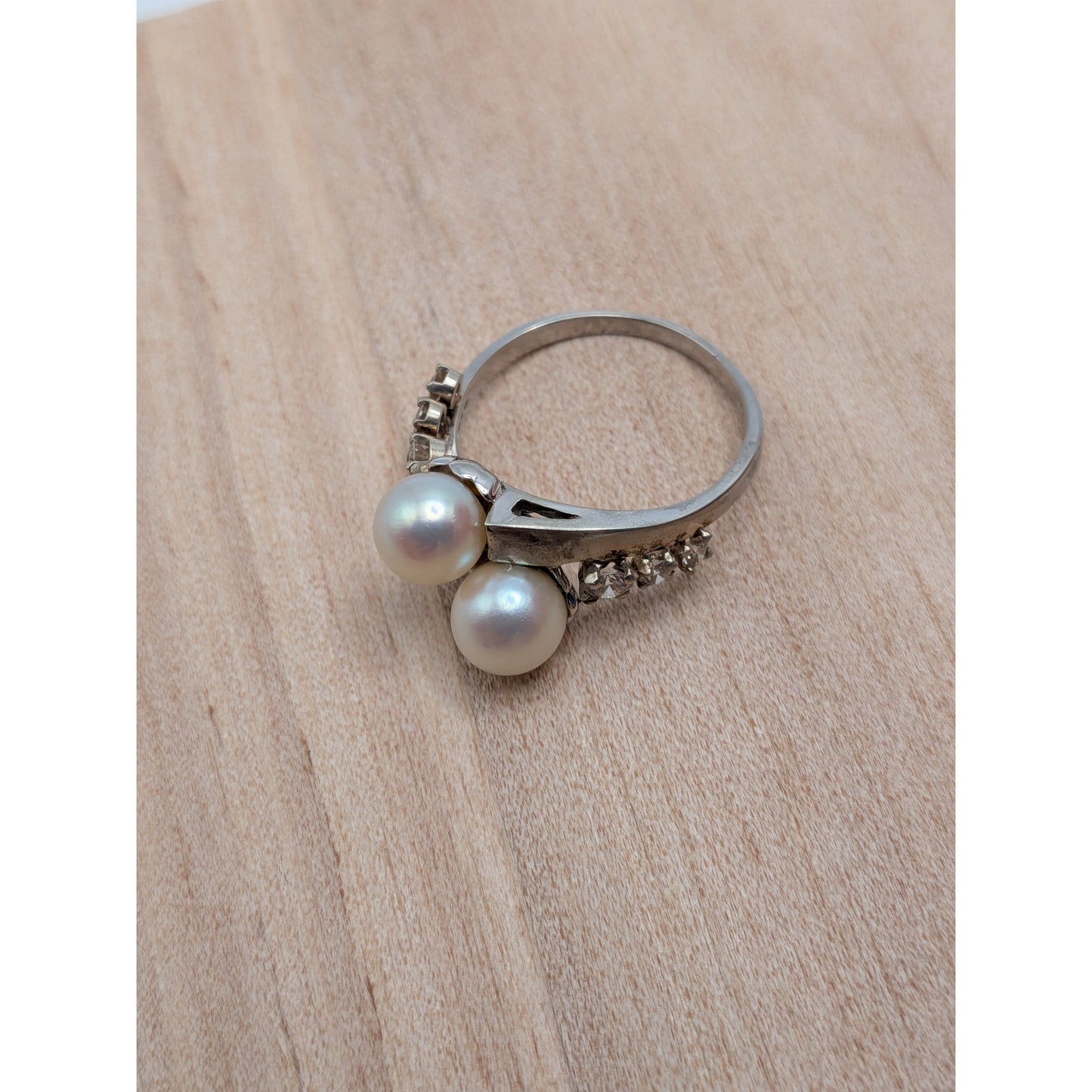 Vintage 10k White Gold Diamond and Pearl Bypass Ring Size 6