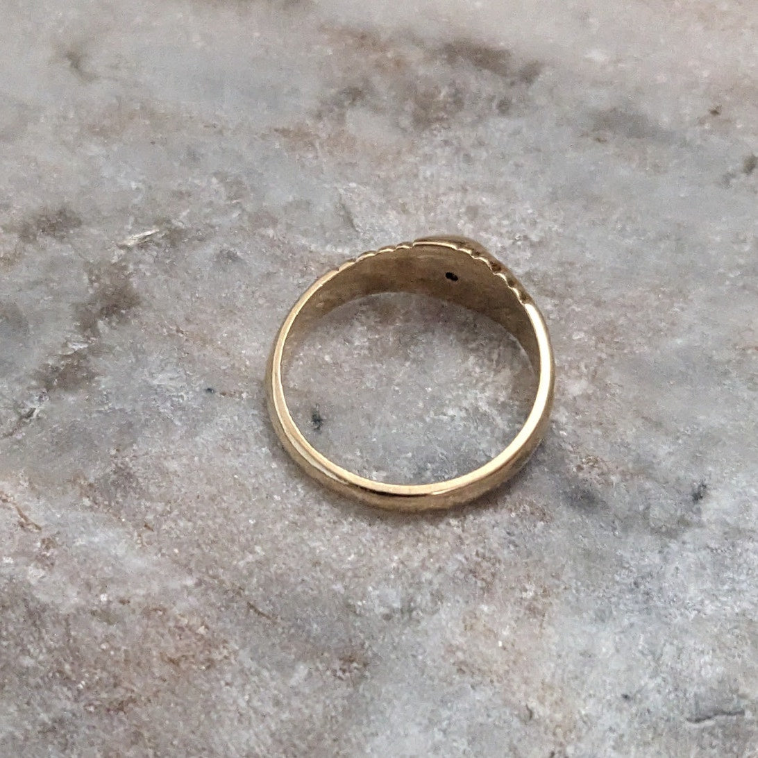 Vintage 14k Yellow Gold Scallop with Diamond Accent Ring Size 6.5
