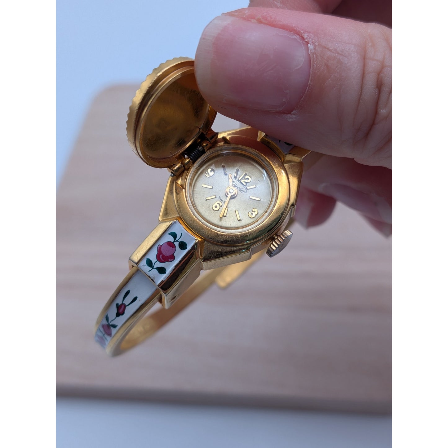 FLAW Vintage Gold Tone Peekaboo Watch White Enamel and Roses