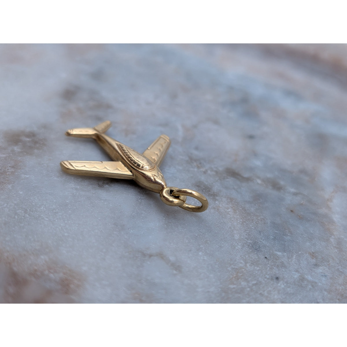 Vintage Unmarked 18k Solid Gold 3D Airplane Charm w/ Jump Ring (open)