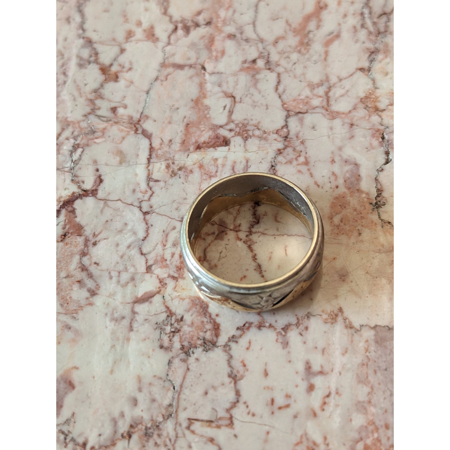 Vintage 14k Two Tone Solid Gold Engraved Cutout Stars Band Ring Sinze 6.25