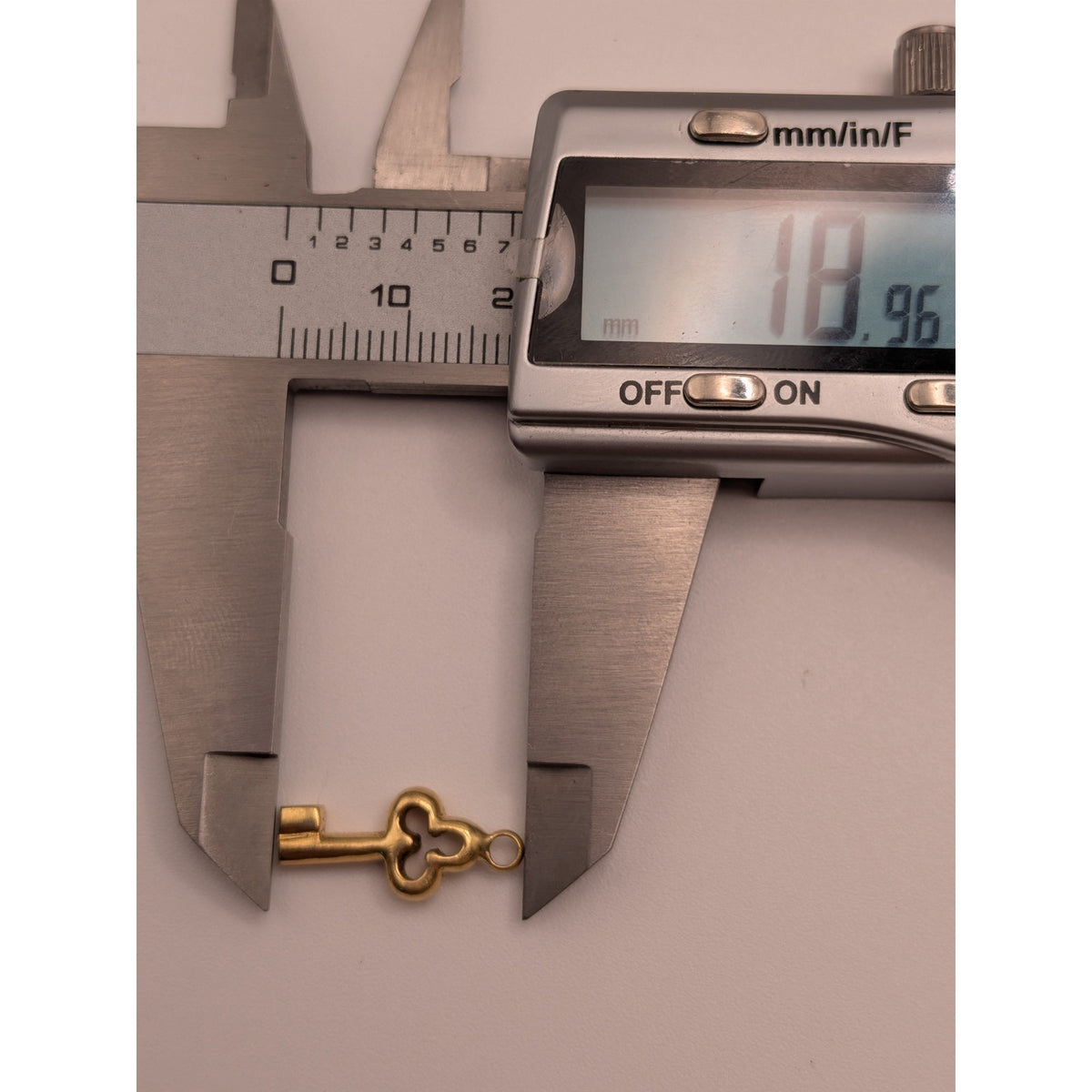 Vintage Unmarked 18k Solid Gold 3D Hollow Key Charm