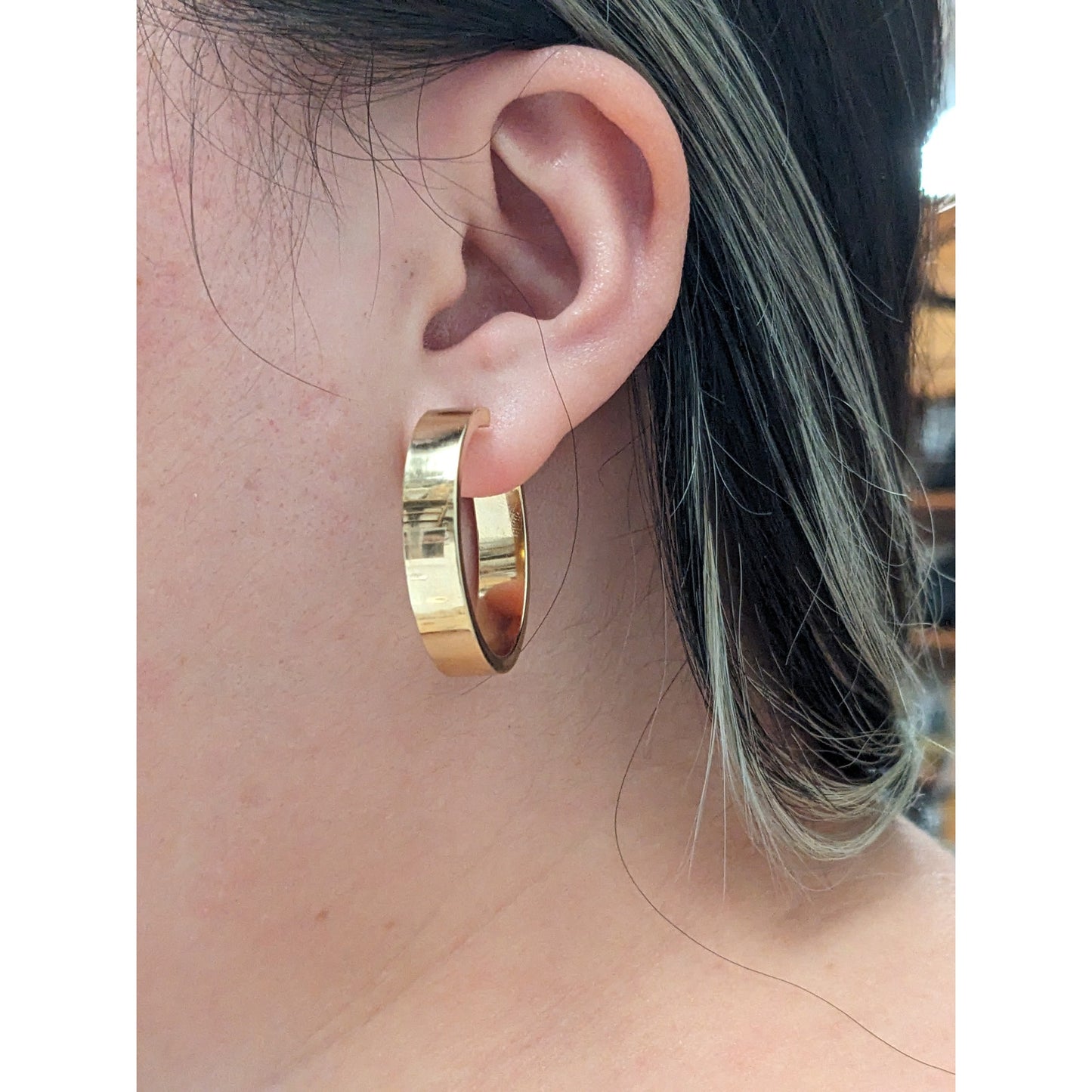 Vintage 14k Yellow Gold Hollow 6mm Wide Hoop Earrings