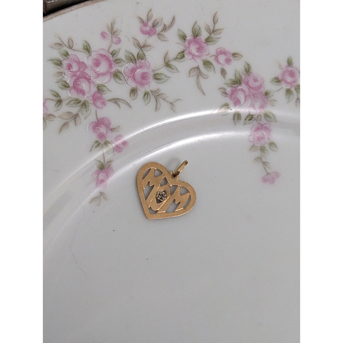 Vintage 14k Yellow Gold Flat Dainty "MOM" Heart Pendant with Super Tiny Gem