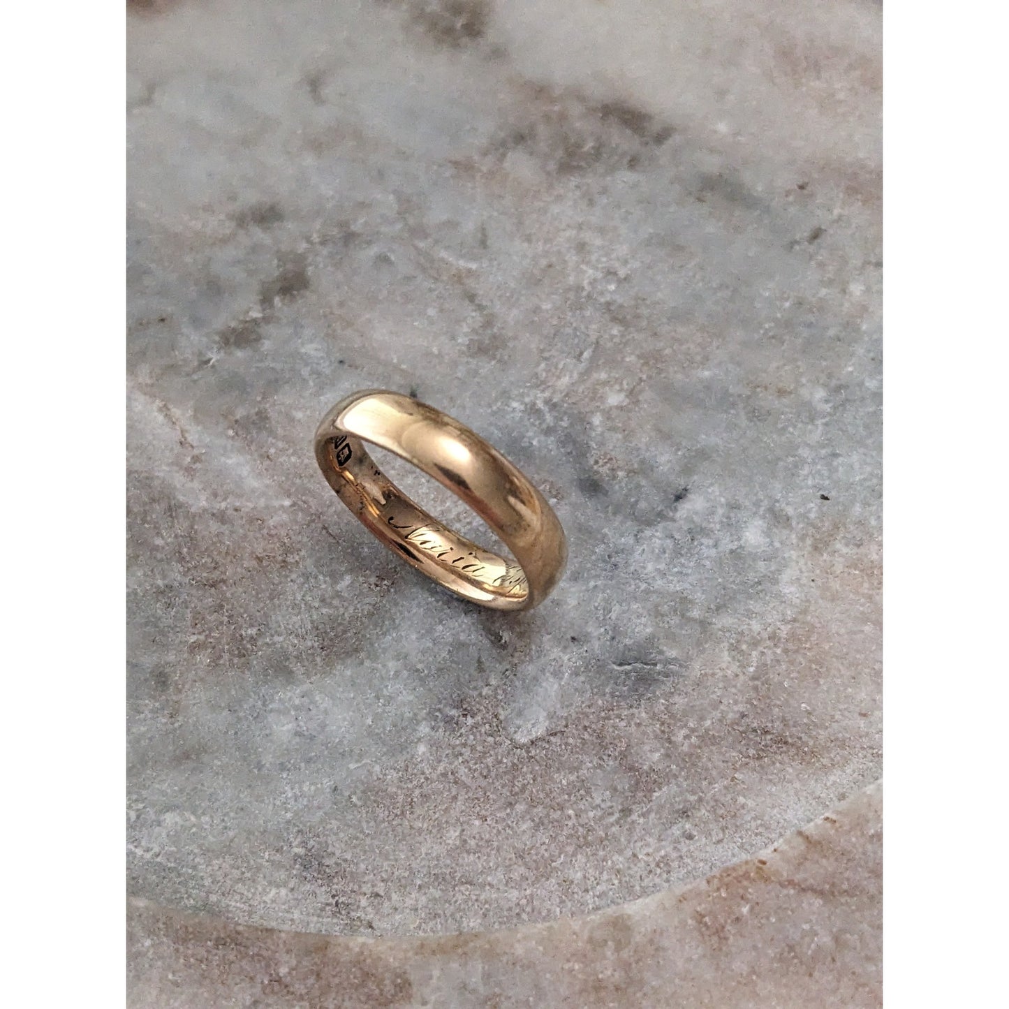 Vintage Early 1900s 18k Yellow Gold Engraved Simple Wedding Band Ring Size 8.5