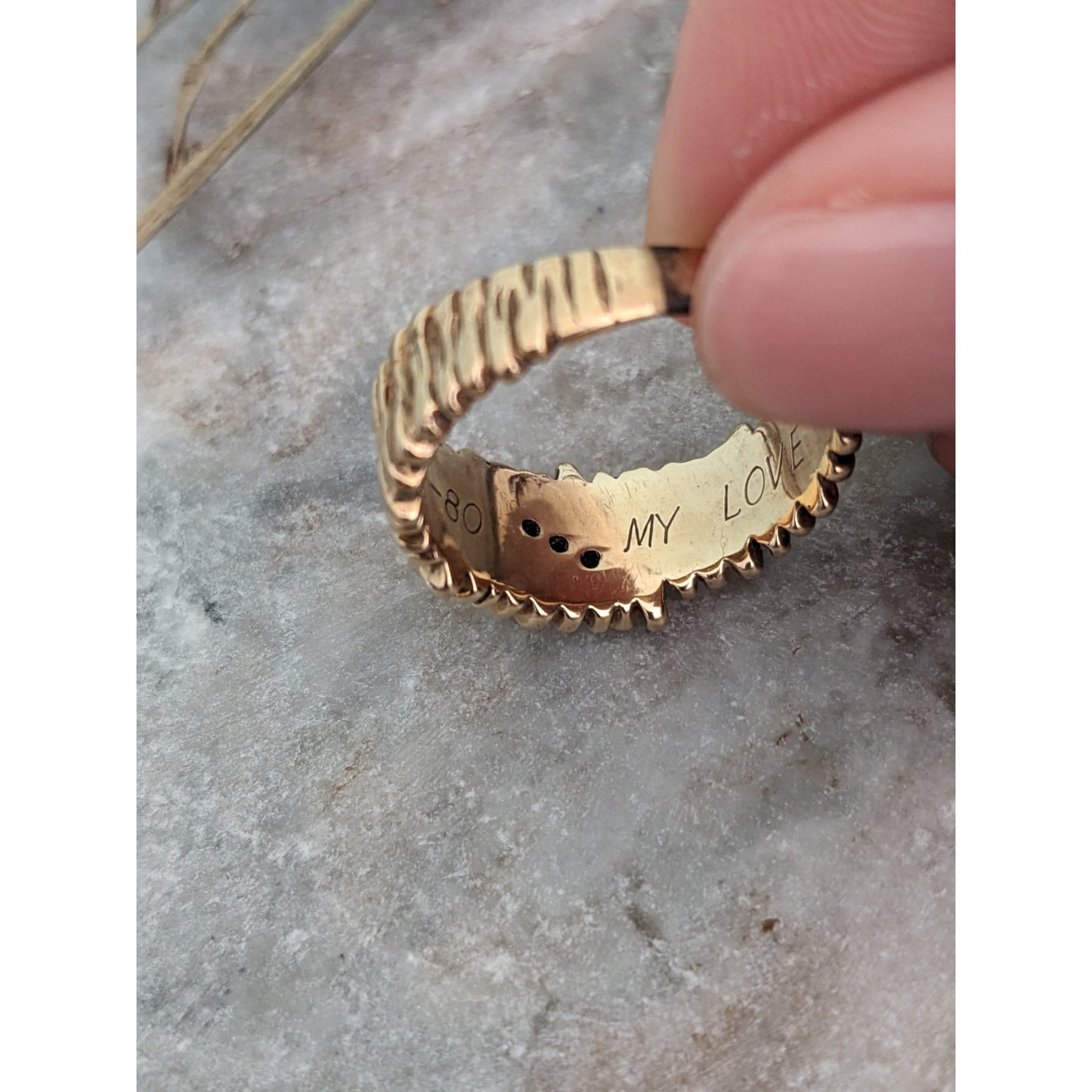 Vintage Unmarked 14k Yellow Gold Abstract Bark Branch Modernist Wide Band Ring