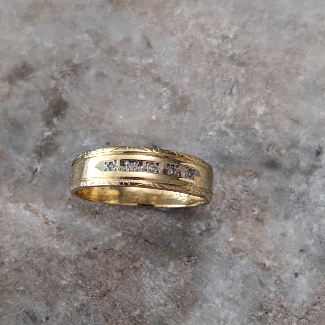 Vintage 14k Yellow Gold Simple Band Ring with 5 Diamond Accents Size 8.5