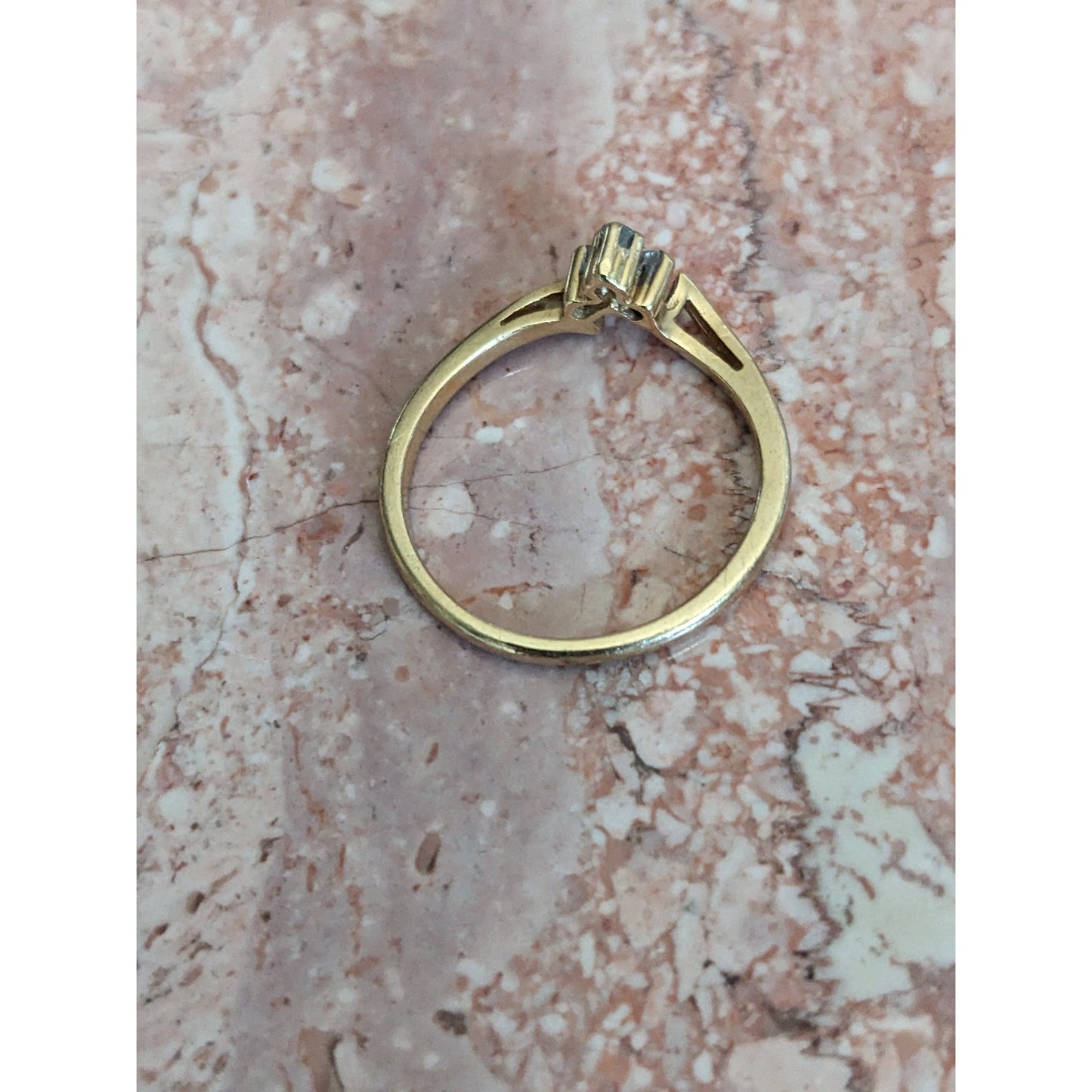 Estate 14k Yellow Gold Thin Dainty Trio White Stone Chevron Ring Size 6.25