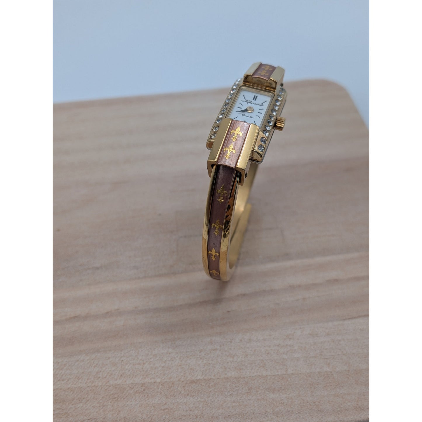 Vintage Nippondo Gold Tone Dainty Manual Watch Pink Enamel Fleur De Lis Accents