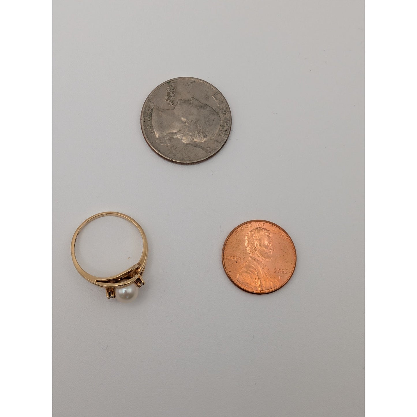 Vintage 6k Yellow Gold Twist Pearl and Diamond Accent Ring Size 6.25