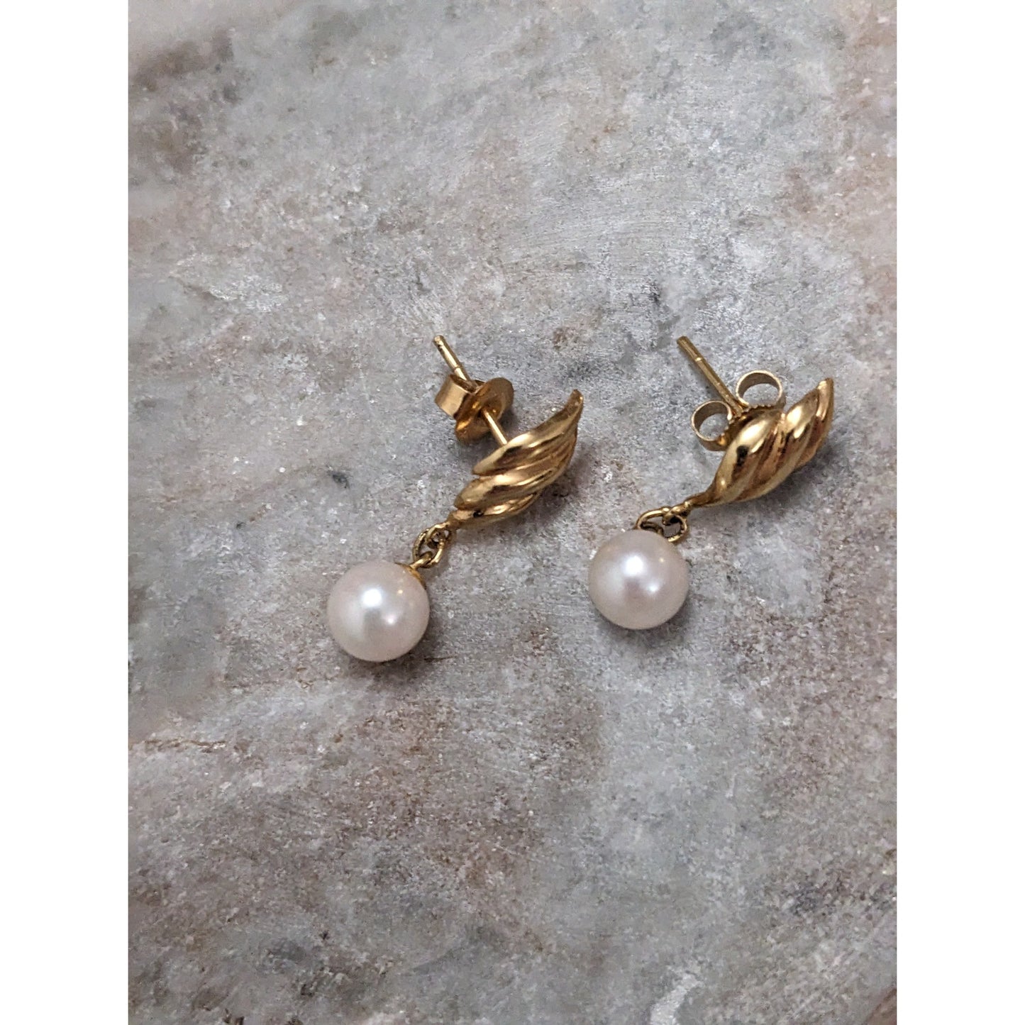 Vintage 14k Yellow Gold Sculpted Twist Faux Pearl Dangle Earring