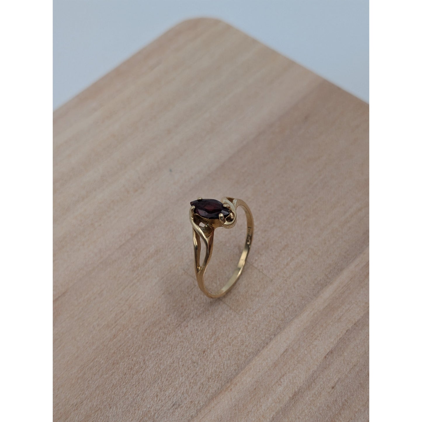 Vintage 10k Yellow Gold Ring Size 7 Dark Red Marquise Garnet