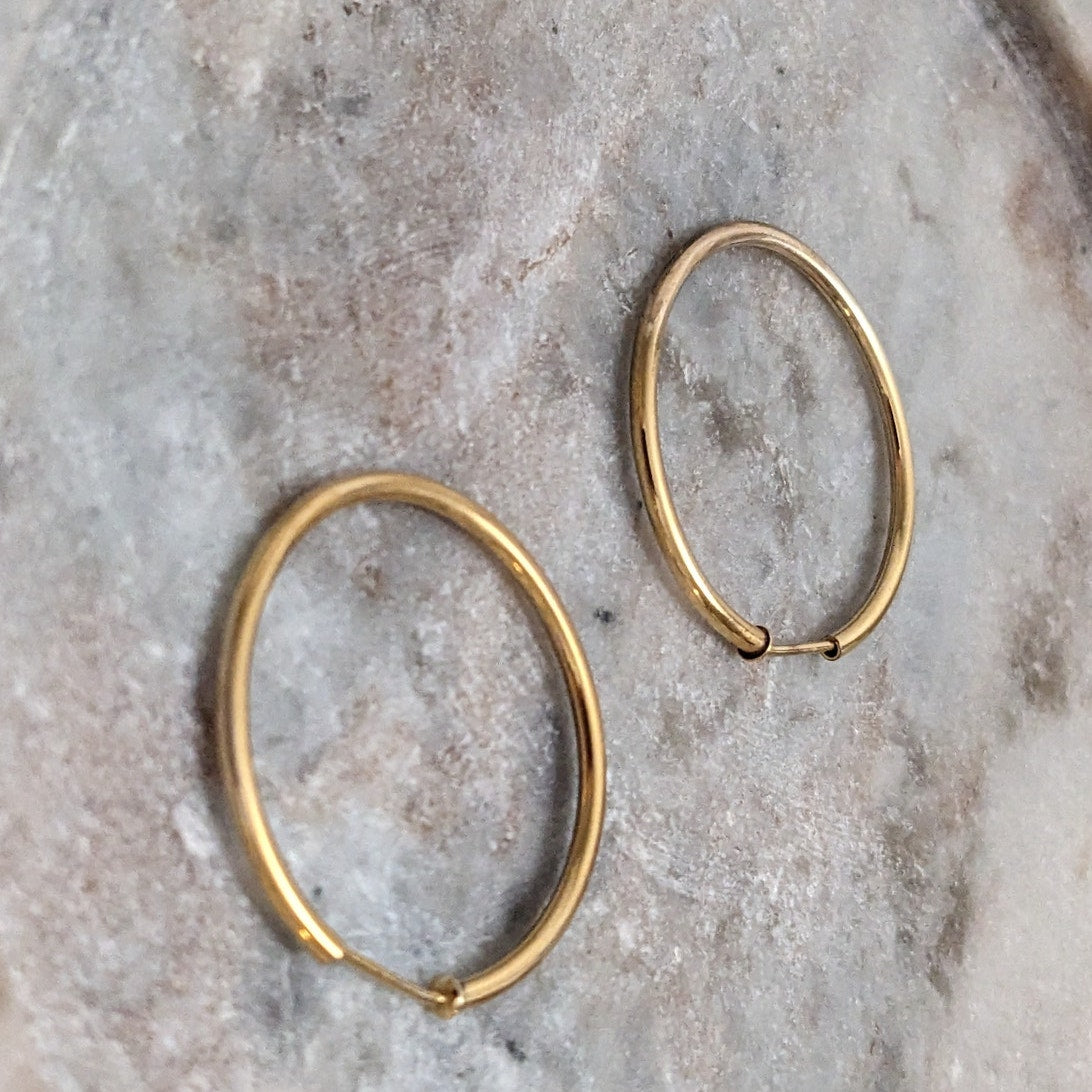 Vintage 14k Yellow Gold Thin 1.5mm Thick Hoop Earrings
