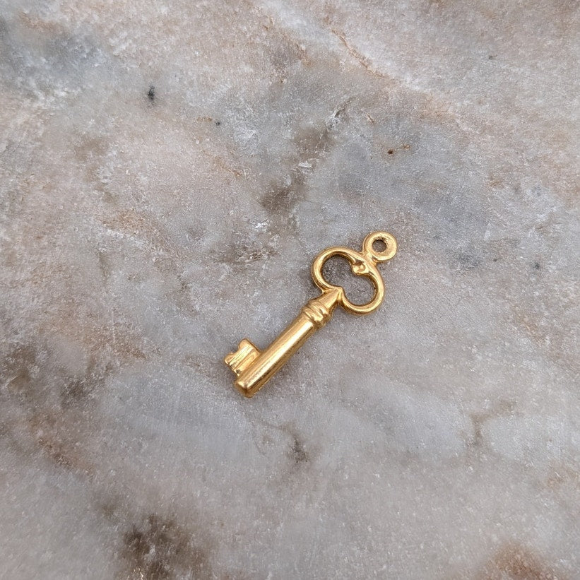 Vintage Unmarked 18k Solid Gold 3D Mini Hollow Key Charm