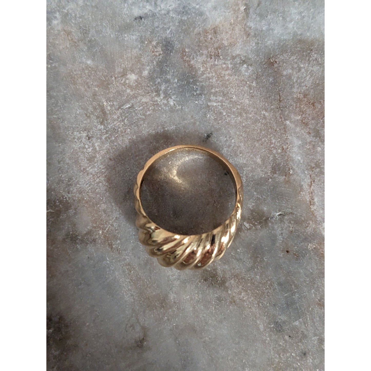 Vintage 14k Yellow Gold Wave-y Carved Fluted Dome Ring Size 6.25US