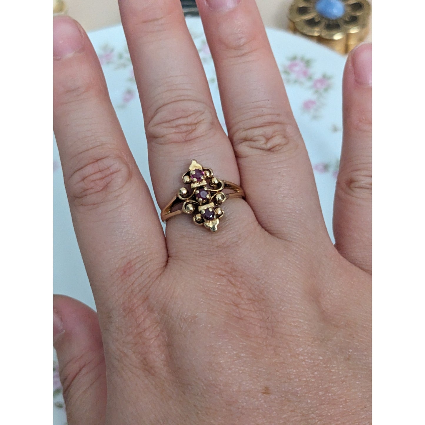 Vintage 10k Yellow Gold with 3-stone  Red Gems Ring Size 8