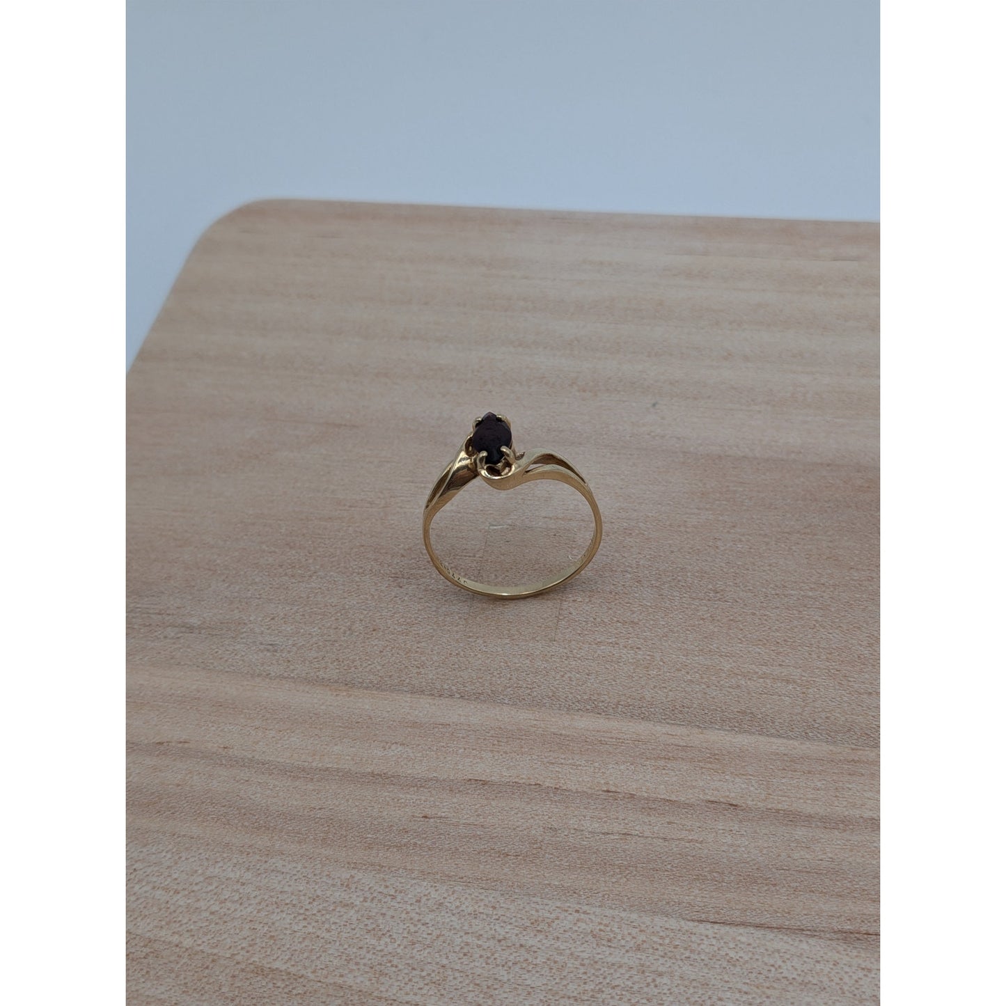 Vintage 10k Yellow Gold Ring Size 7 Dark Red Marquise Garnet
