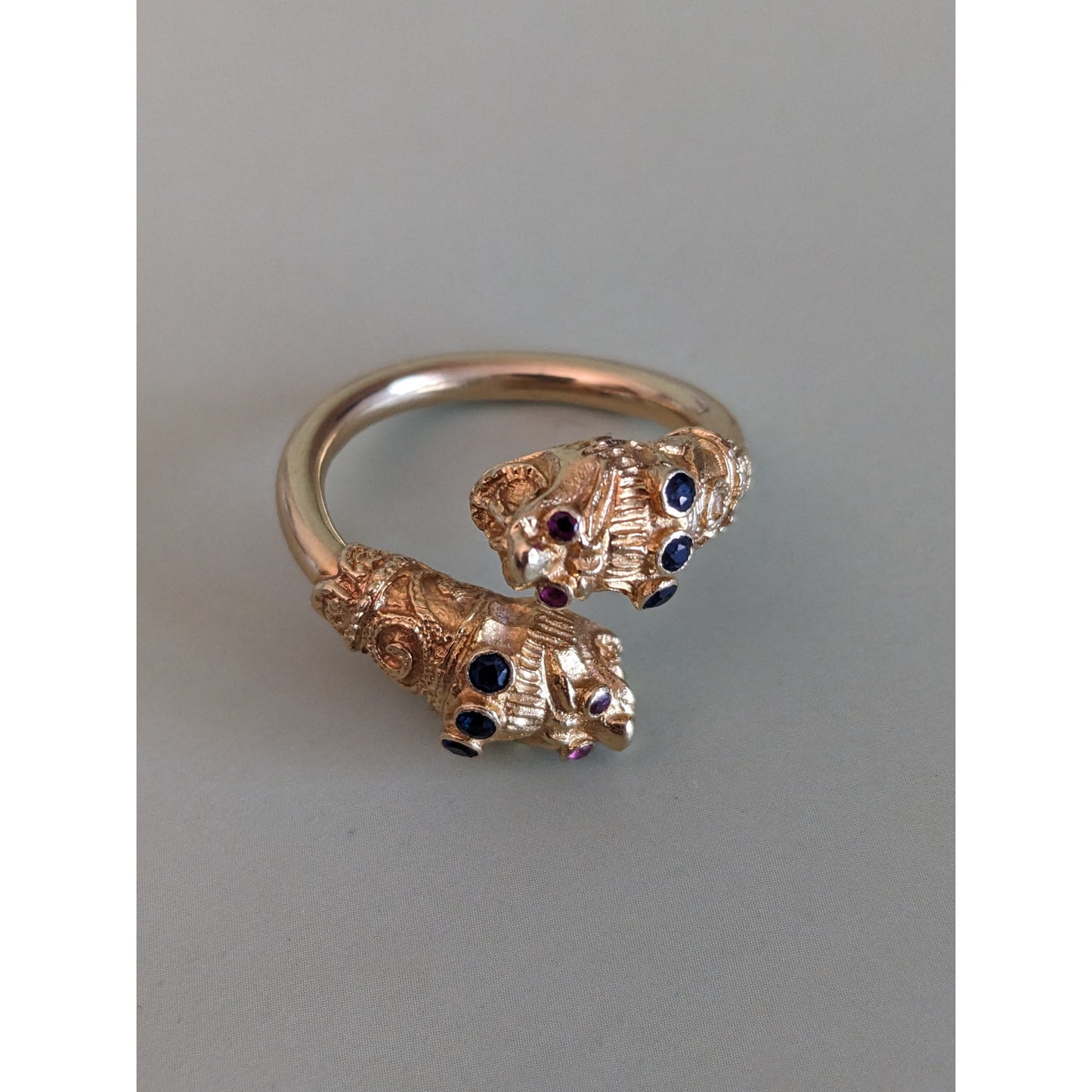 Vintage 17k Yellow Gold Two Headed Bold Lion Gemstone Crossover Ring