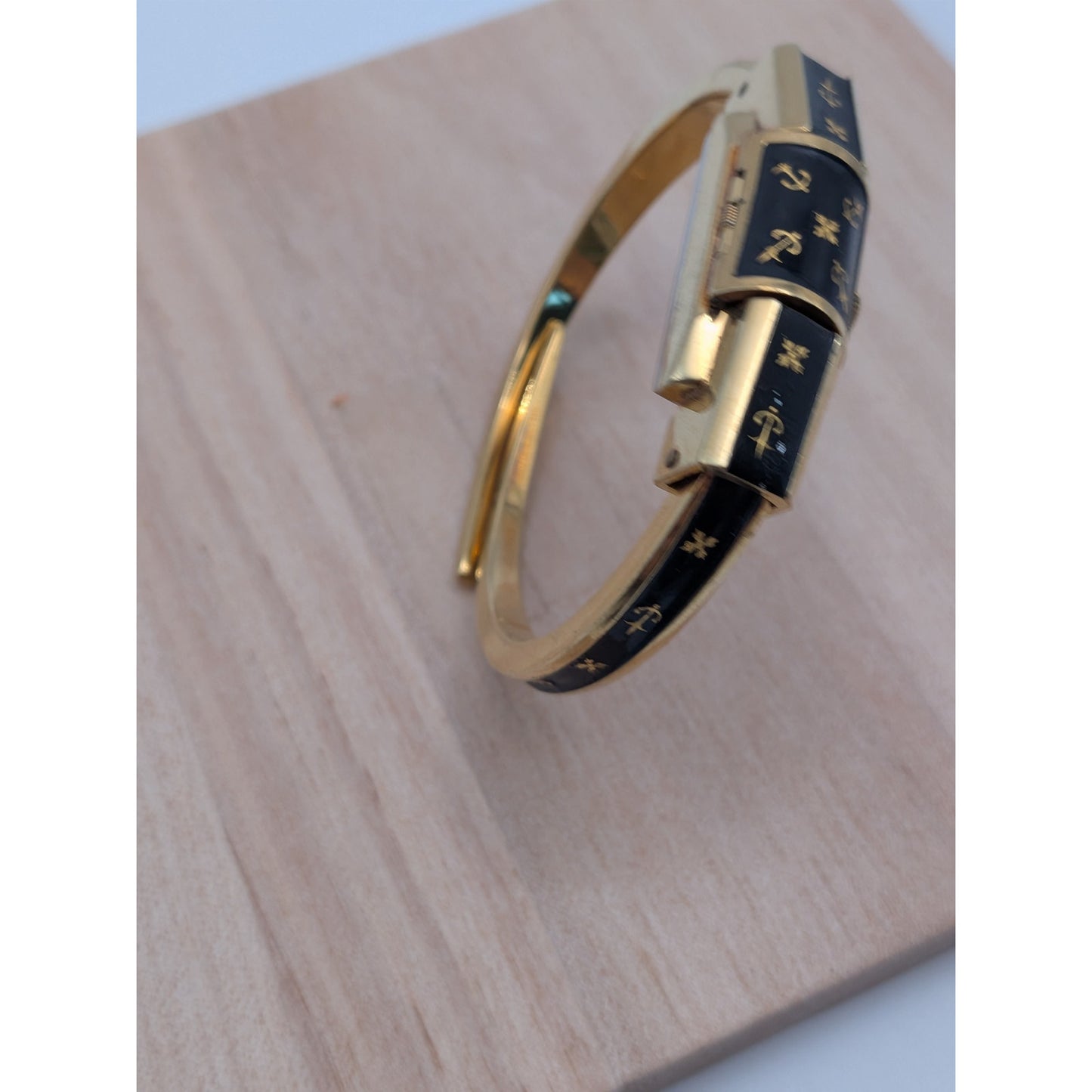 Vintage Ritma Gold Tone Peekaboo Manual Watch Black Enamel Anchor & Flowers