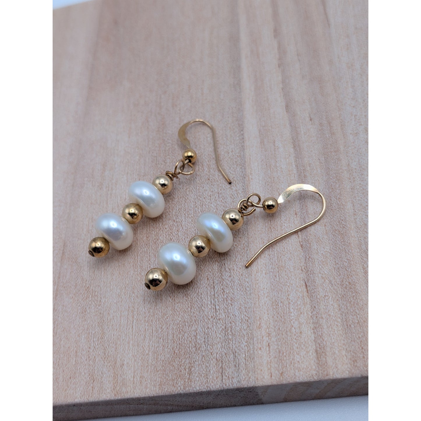 Vintage 10k Unmarked Yellow Gold and White Pearl Dangle Earrings