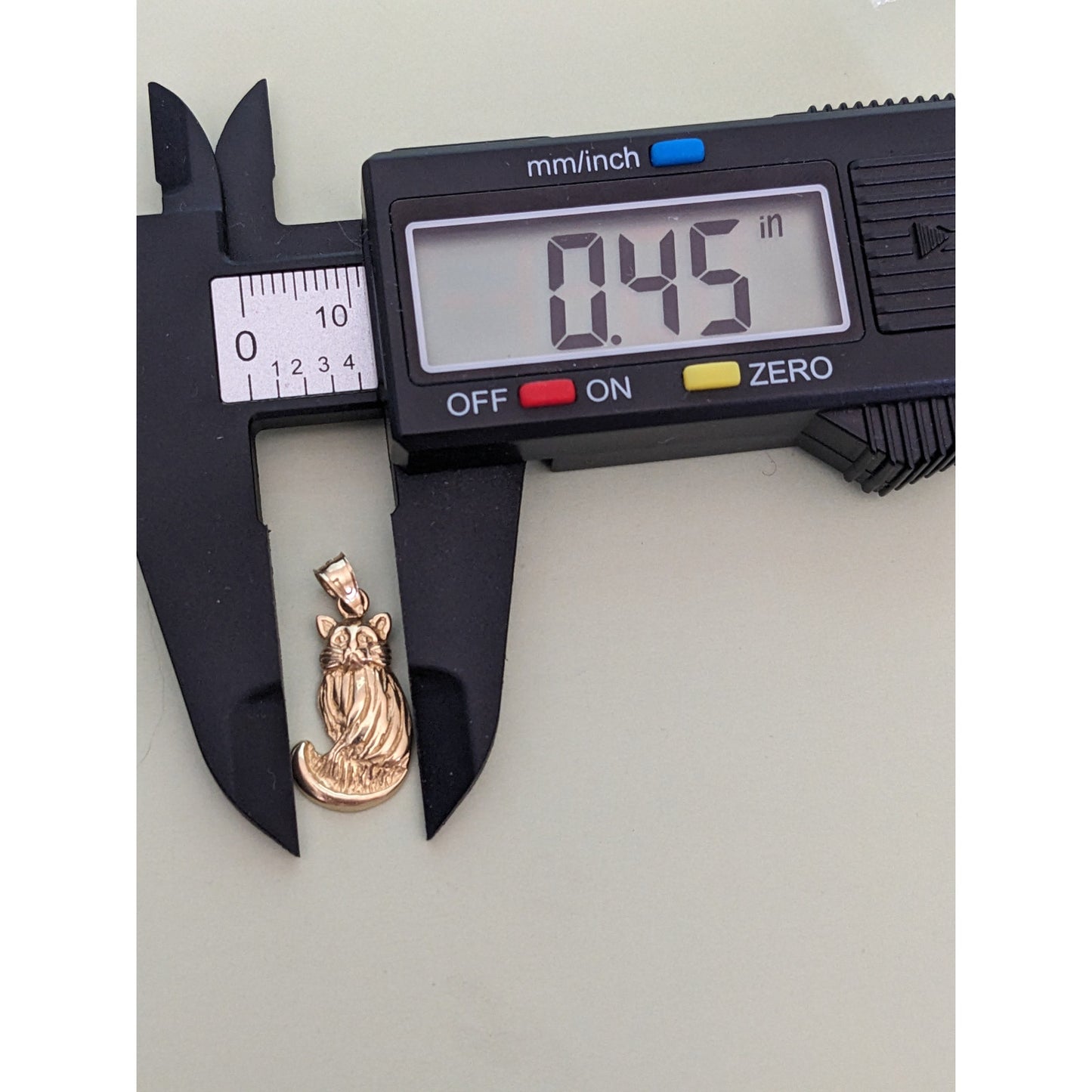 Vintage 14k Carved Kitty / Cat Charm Pendant