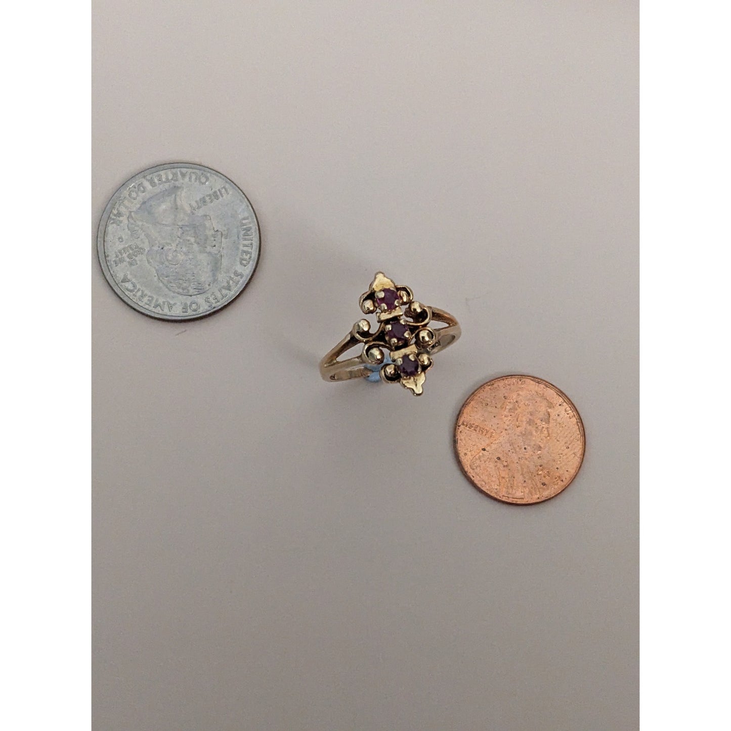 Vintage 10k Yellow Gold with 3-stone  Red Gems Ring Size 8