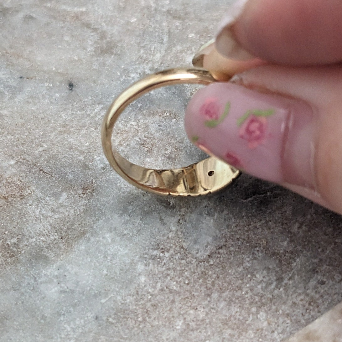 Vintage 14k Yellow Gold Scallop with Diamond Accent Ring Size 6.5