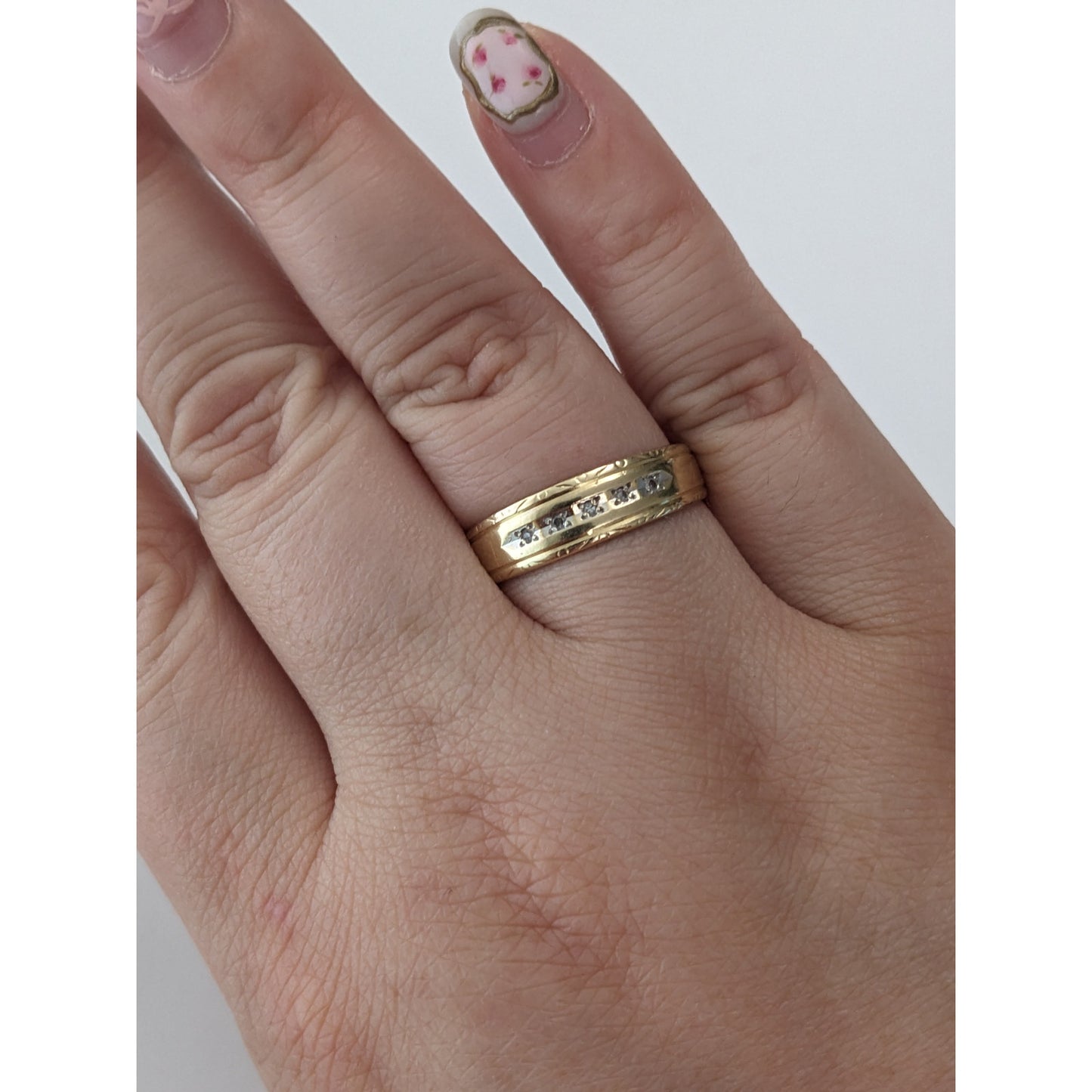 Vintage 14k Yellow Gold Simple Band Ring with 5 Diamond Accents Size 8.5