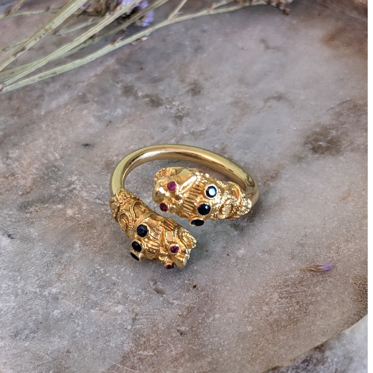 Vintage 17k Yellow Gold Two Headed Bold Lion Gemstone Crossover Ring