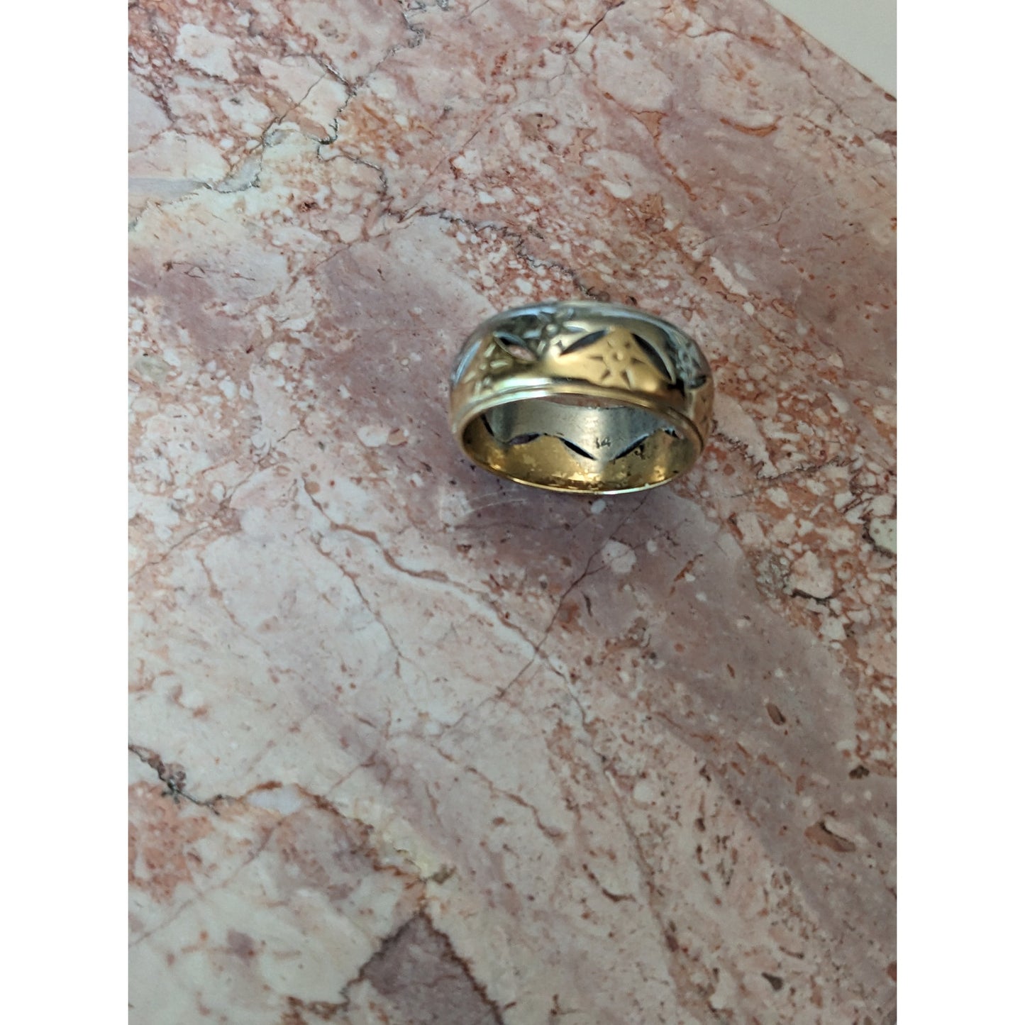 Vintage 14k Two Tone Solid Gold Engraved Cutout Stars Band Ring Sinze 6.25