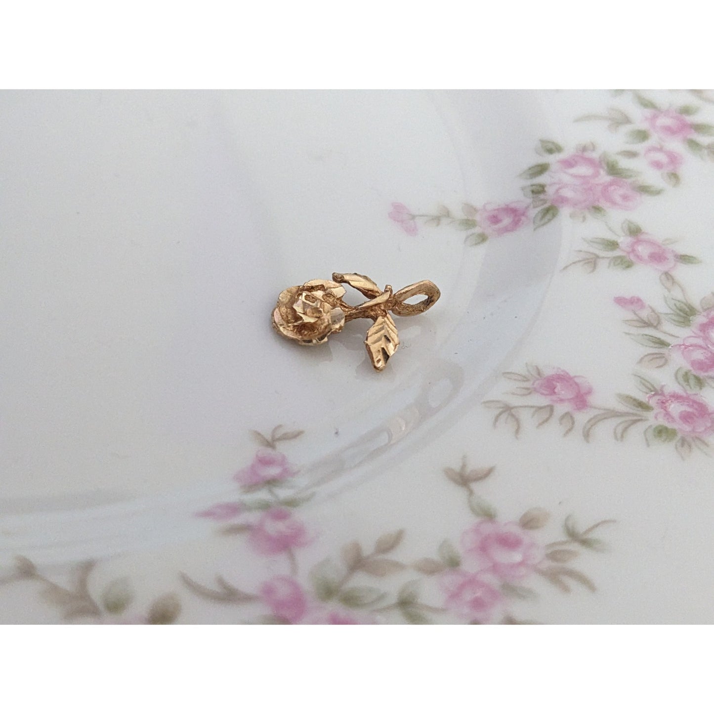 Vintage 14k Yellow Gold Dainty Rose Flower Charm Pendant