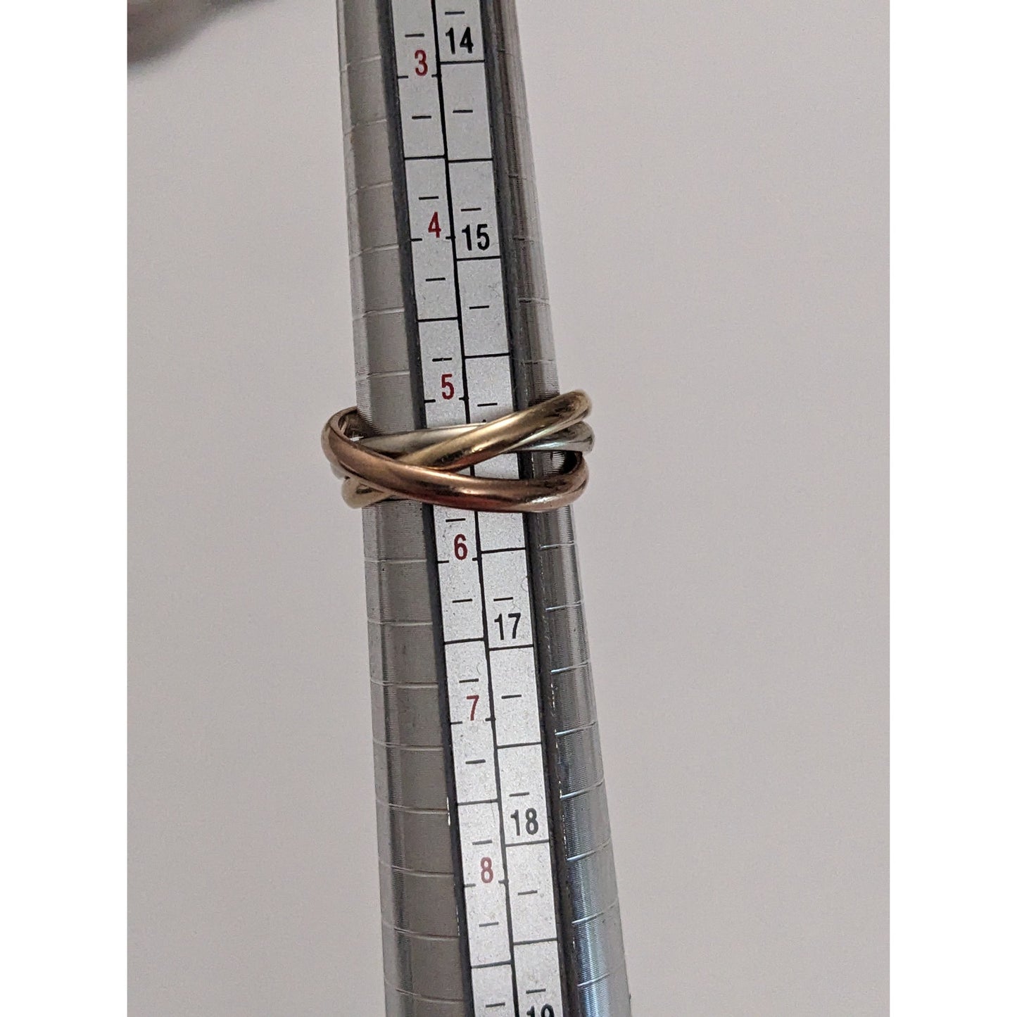 Preowned 14k Tri Gold Rolling Trinity Ring Size 5.5