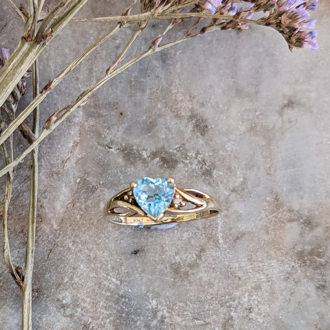 Vintage 10k Yellow Gold Ring with Light Blue Heart Gem Size 7.25US
