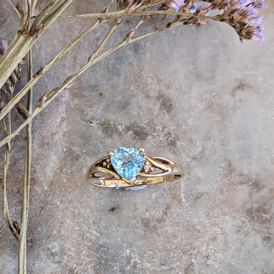 Vintage 10k Yellow Gold Ring with Light Blue Heart Gem Size 7.25US