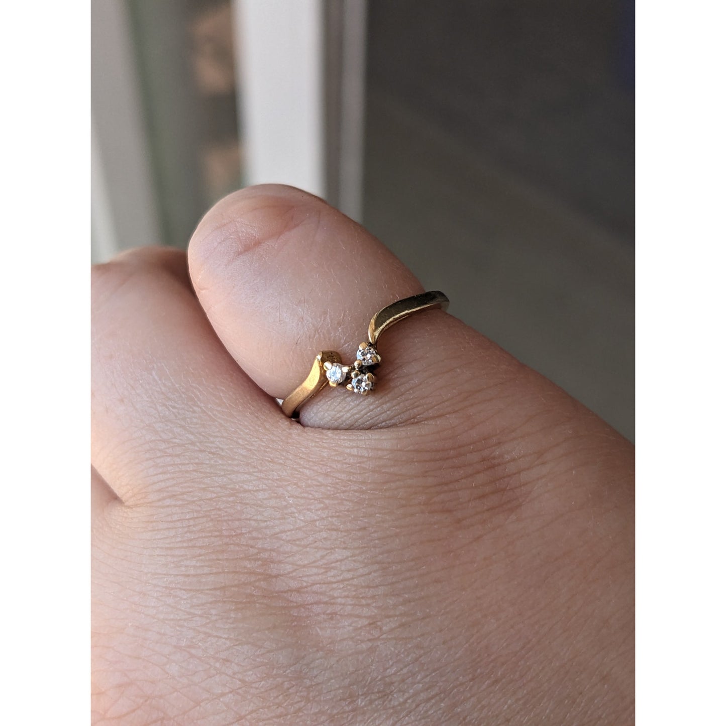 Estate 14k Yellow Gold Thin Dainty Trio White Stone Chevron Ring Size 6.25