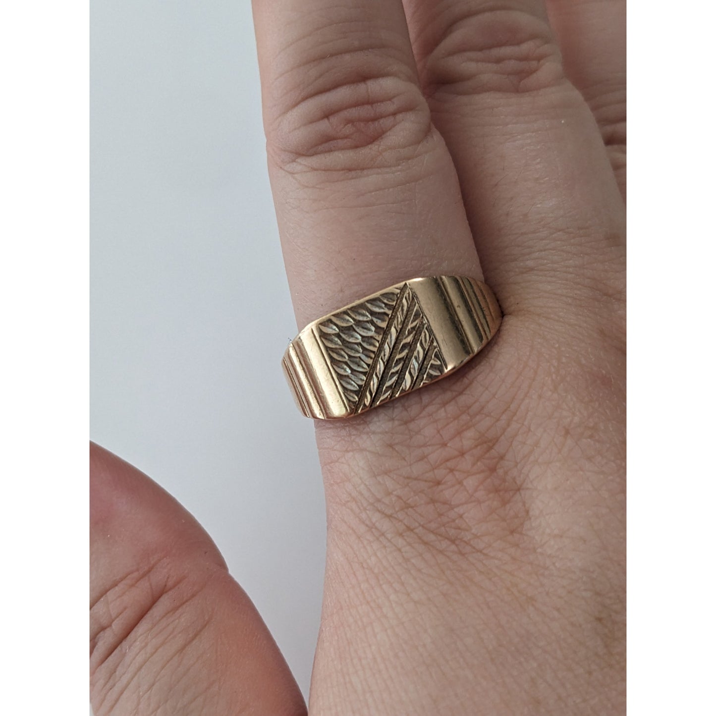 Vintage 14k Gold  Herringbone Pattern SignetRing Size 11.75