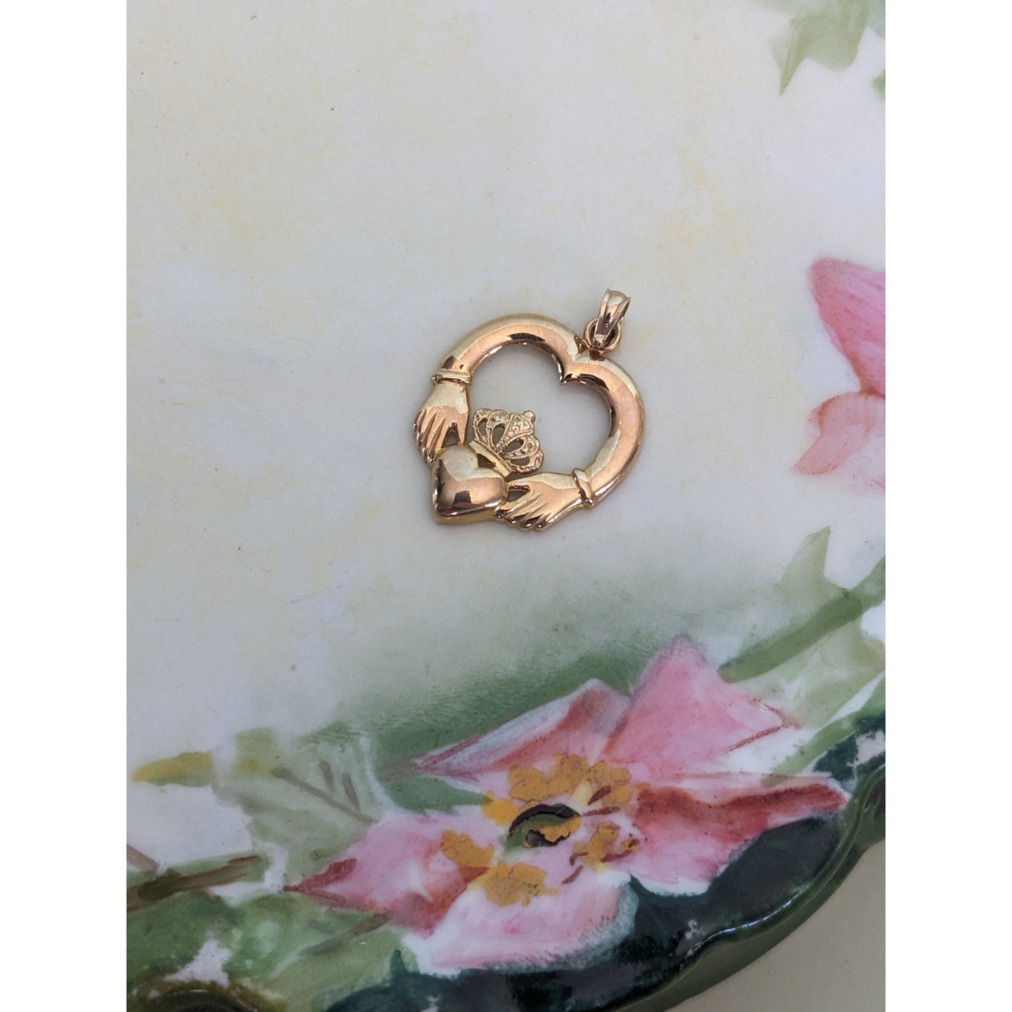 Vintage 14k Yellow Gold Claddagh Heart Pendant