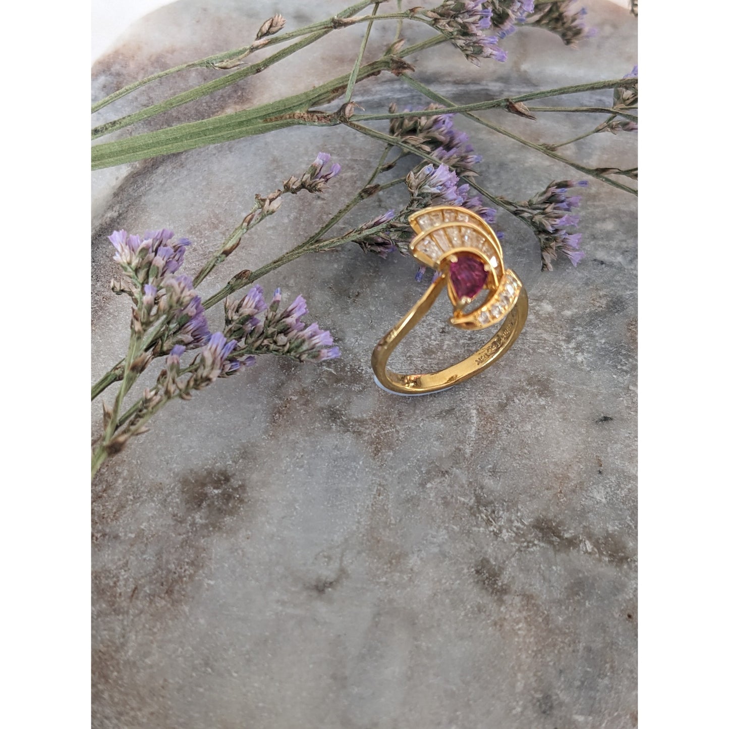 Vintage Estate 18k Yellow Gold Ring with Ruby & Baguette Diamond Accents
