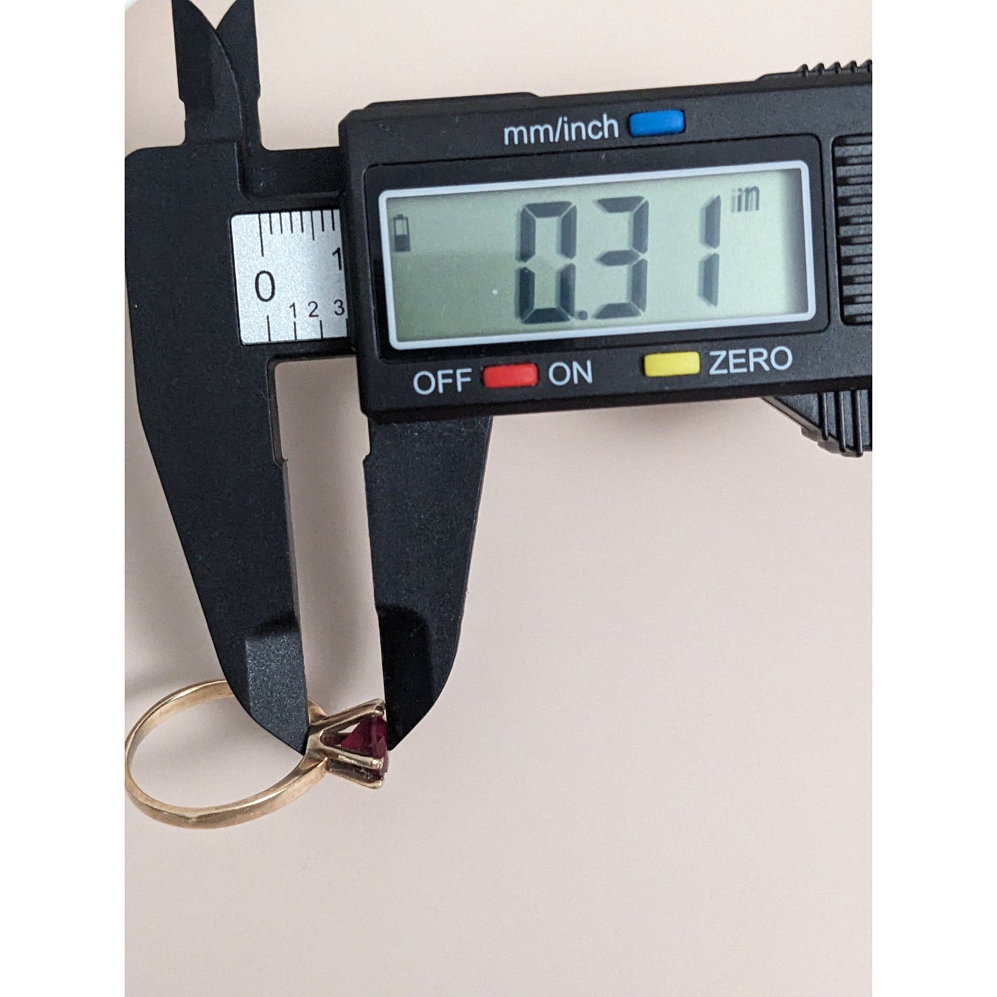 Vintage 10k Yellow Gold Ring with Red Gem Size 7.5