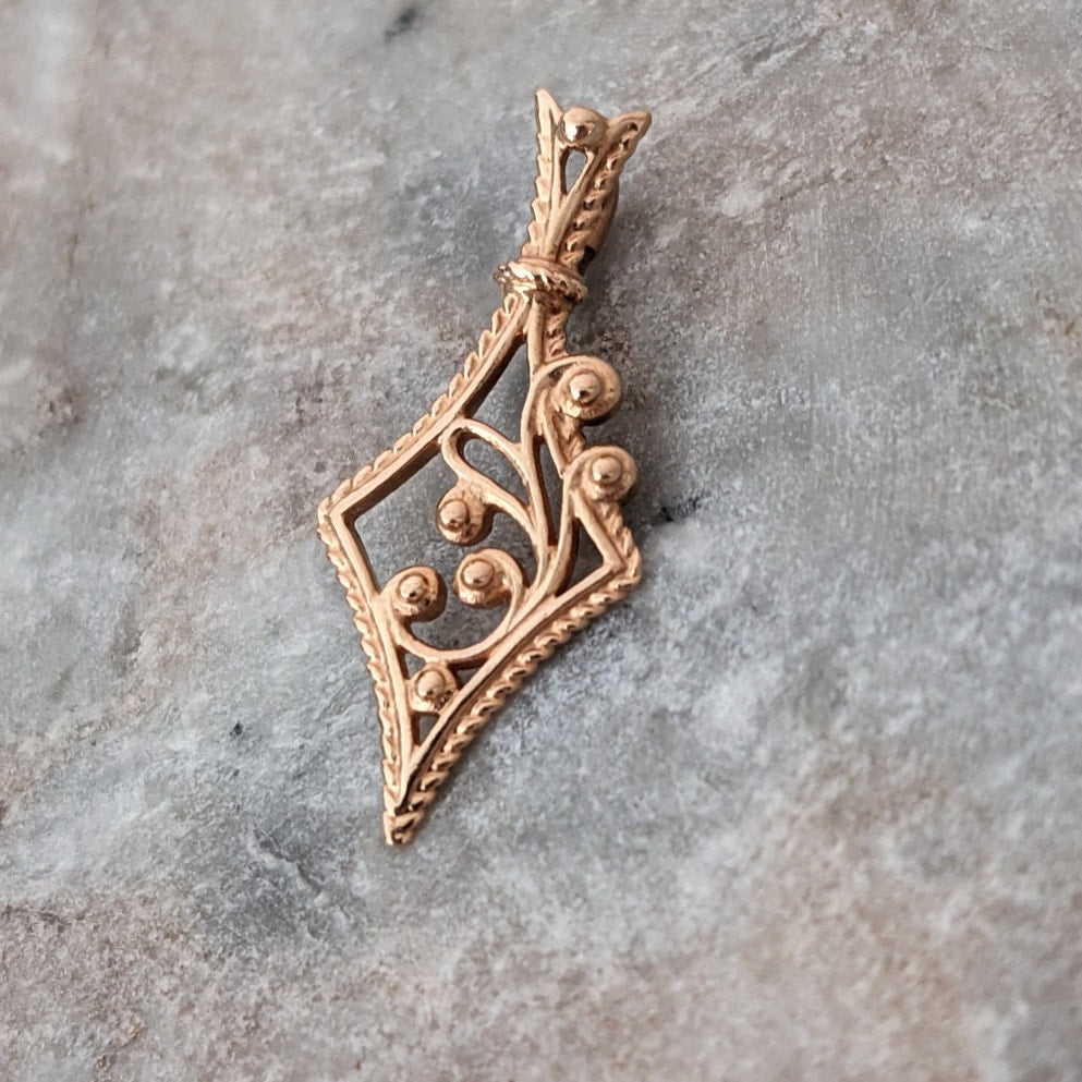 Vintage 14k Yellow Gold Leaf on Rhombus Shaped Pendant