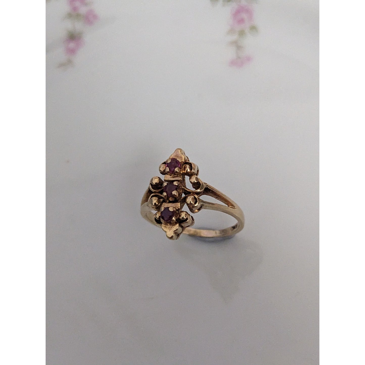 Vintage 10k Yellow Gold with 3-stone  Red Gems Ring Size 8